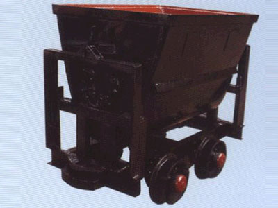 如何保證礦車的輪對中心線與軌道的中心線重合？